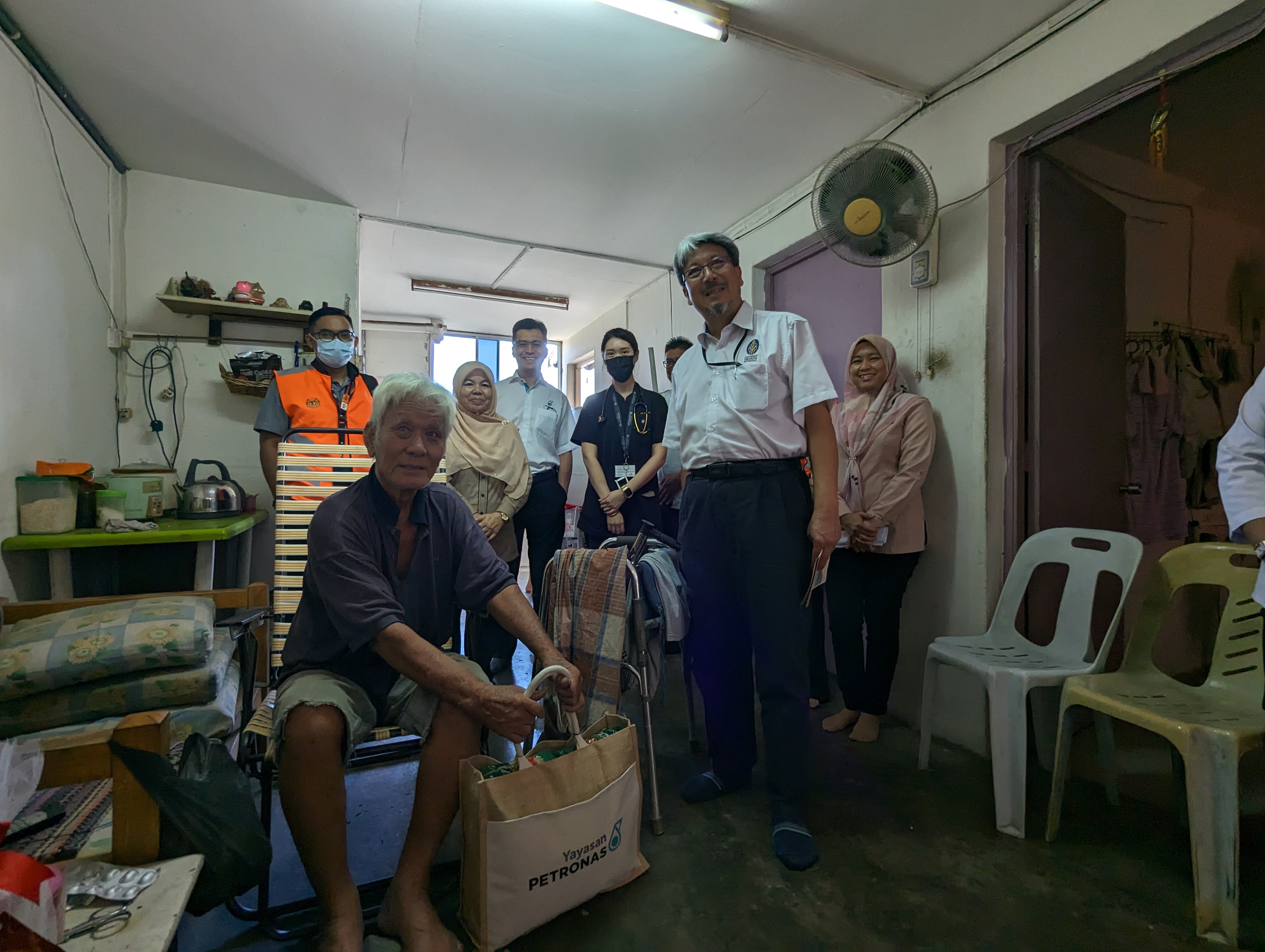 Yayasan PETRONAS to Donate Food Bags 1.jpg