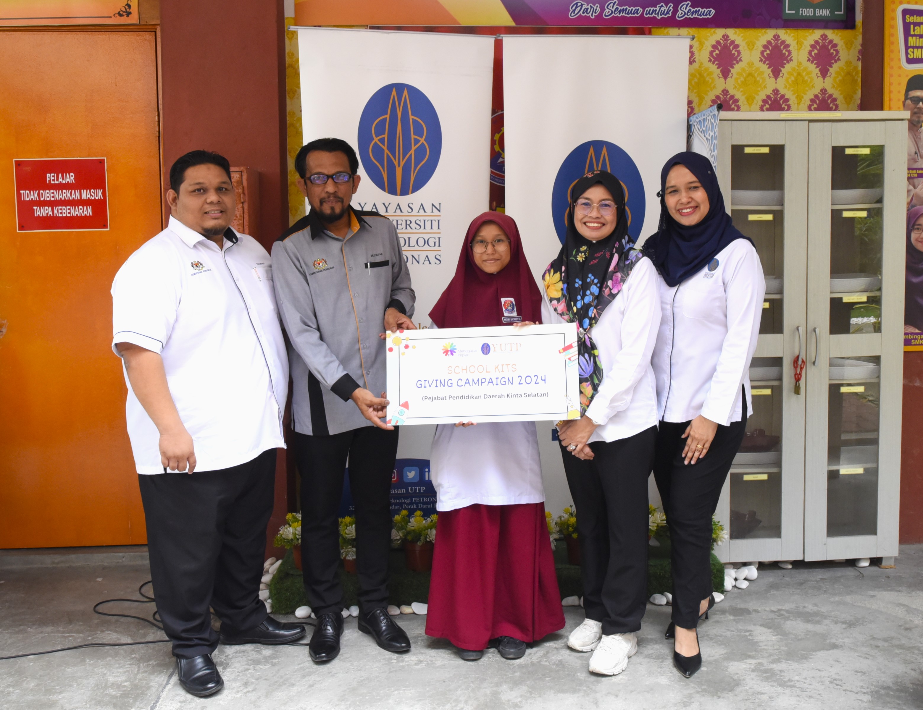 School supplies distribution